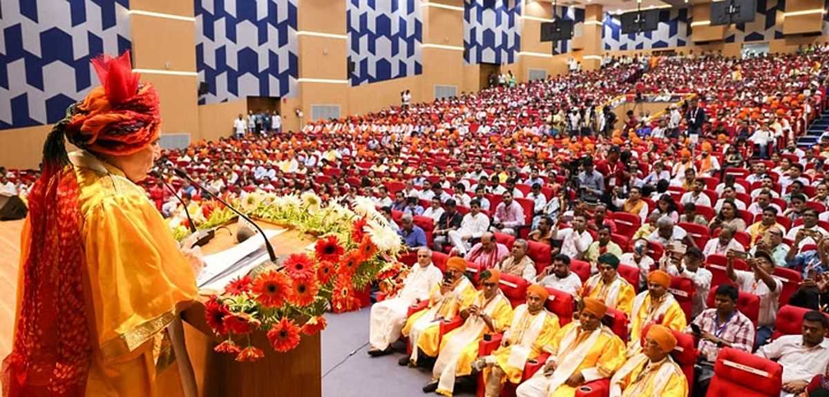 तीसरी सबसे बड़ी अर्थव्यवस्था बनने की ओर बढ़ रहा भारत : राजनाथ सिंह तीसरी सबसे बड़ी अर्थव्यवस्था बनने की ओर बढ़ रहा भारत : राजनाथ सिंह